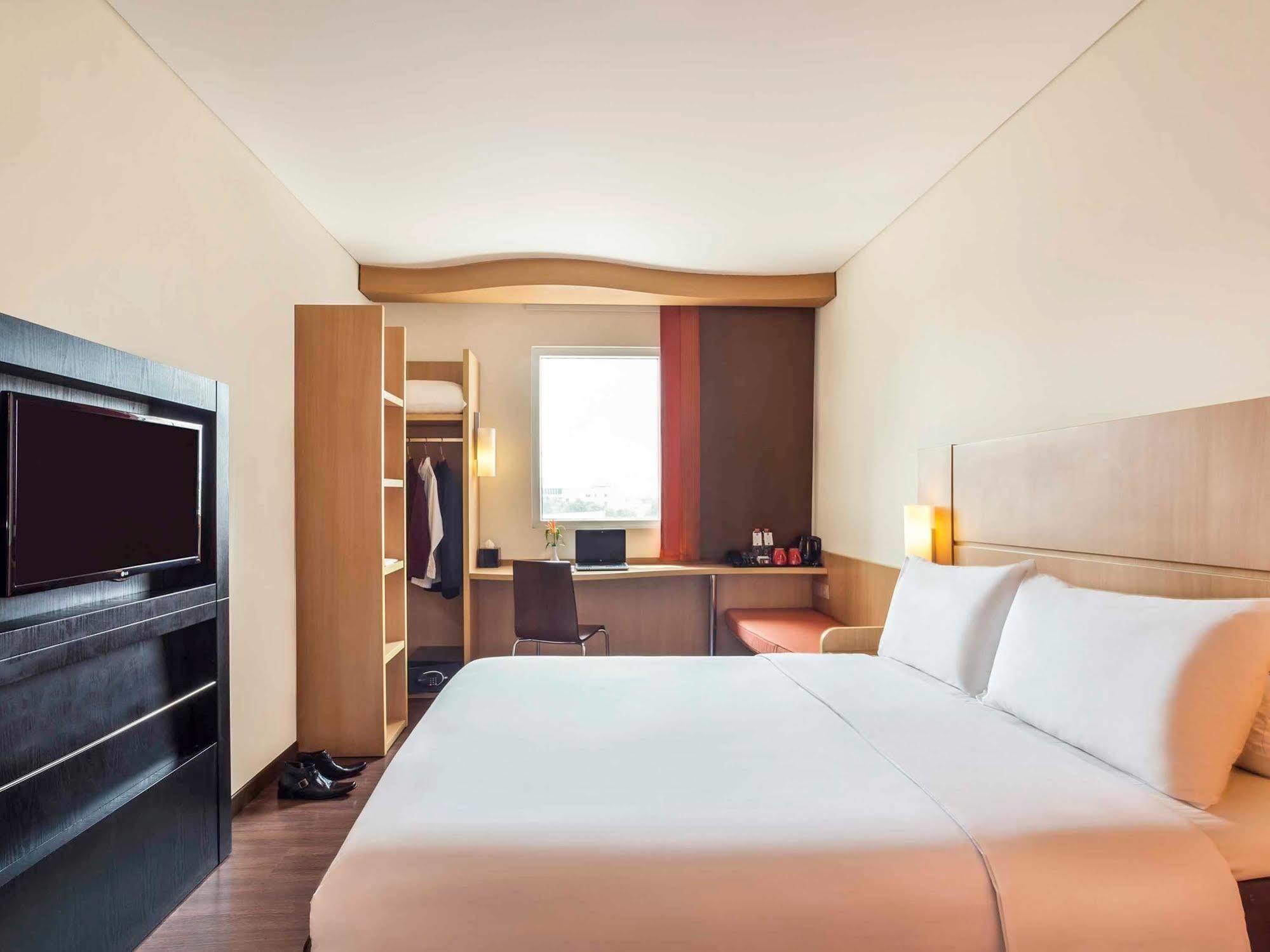 Ibis Surabaya City Center מראה חיצוני תמונה