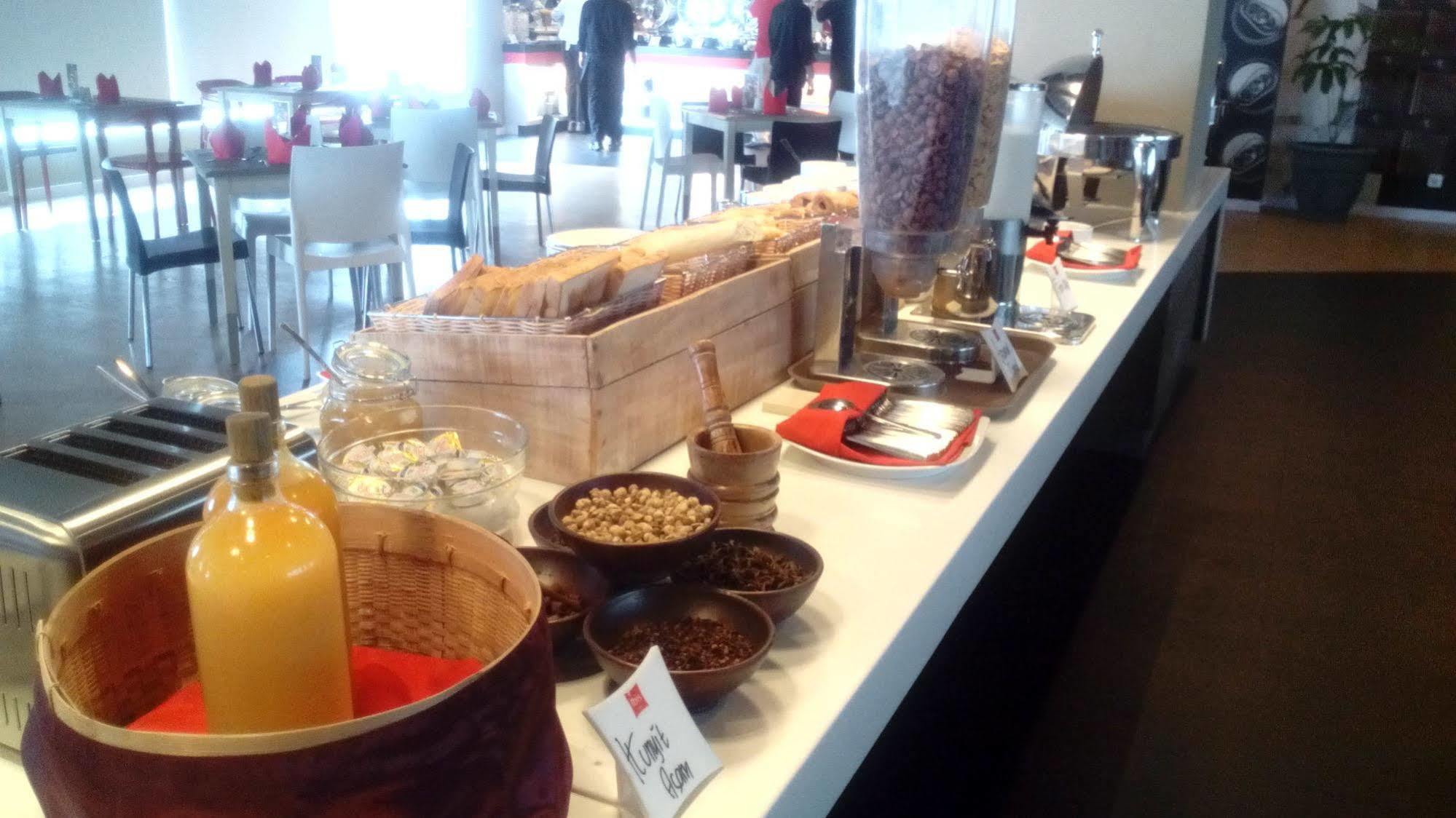Ibis Surabaya City Center מראה חיצוני תמונה