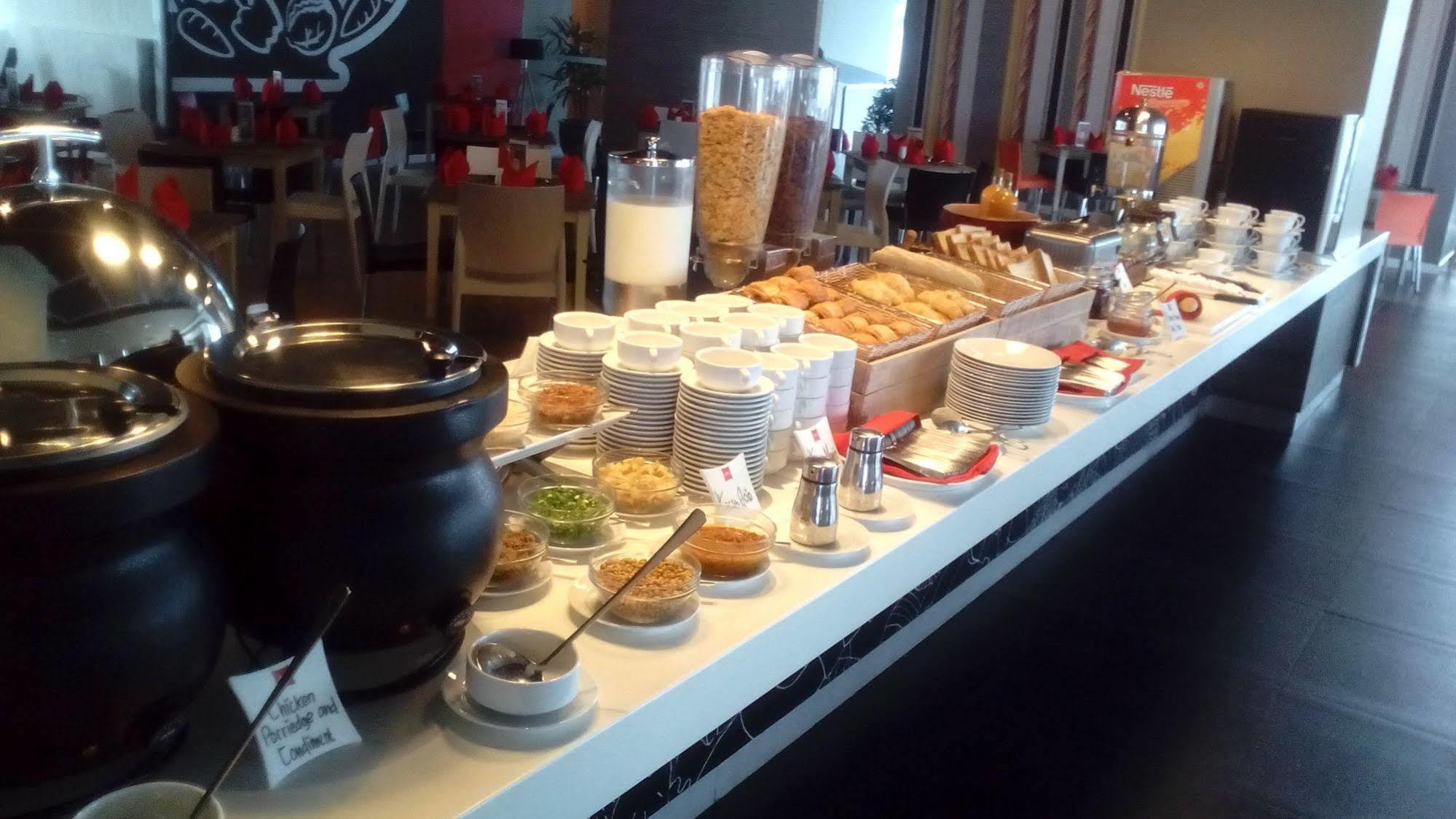Ibis Surabaya City Center מראה חיצוני תמונה