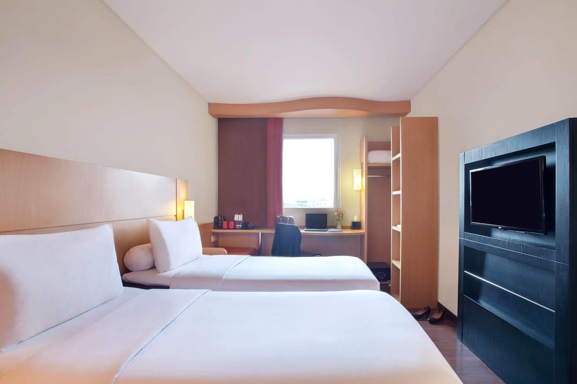 Ibis Surabaya City Center מראה חיצוני תמונה