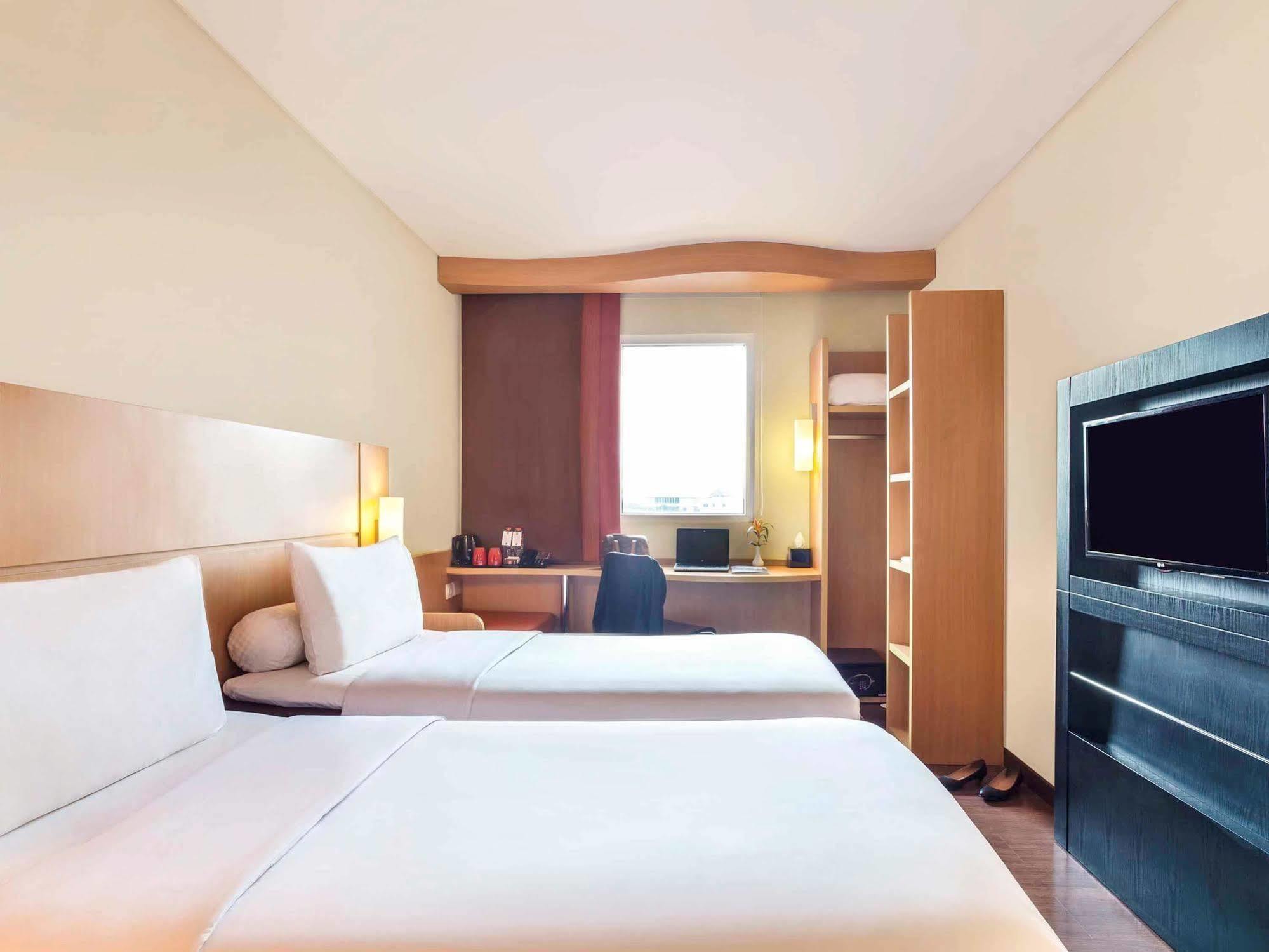 Ibis Surabaya City Center מראה חיצוני תמונה